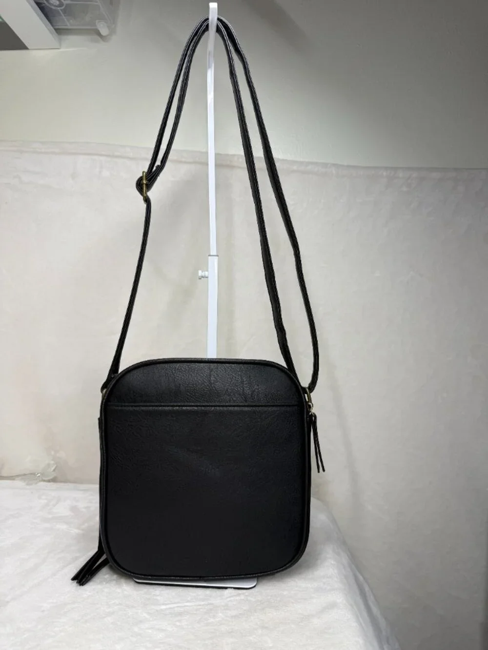 White Mountain Black Embossed Crossbody Bag – 9x9x3